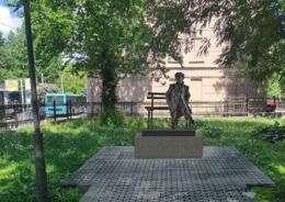 Фото - Памятник драматургу Александру Володину установят в Матвеевском саду