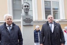 Фото - В Санкт‑Петербурге открыли памятник основоположнику современной отечественной педиатрии Игорю Воронцову